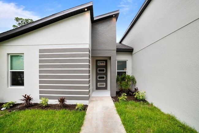 Building Photo - Deposit-Free! Modern, energy efficient hom...