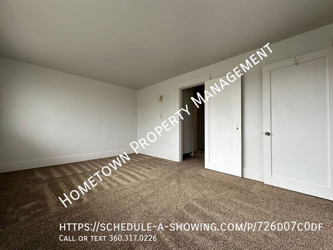 Building Photo - Updated 2 Bdr 1 bath Apt. Tacoma! Availabl...