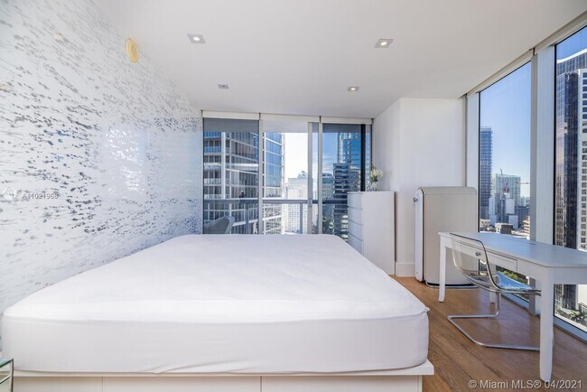 Building Photo - 475 Brickell Ave