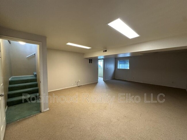 Building Photo - 1235 Dotta Dr