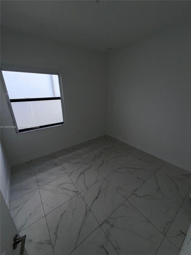 Building Photo - 4321 SW 173rd Ave