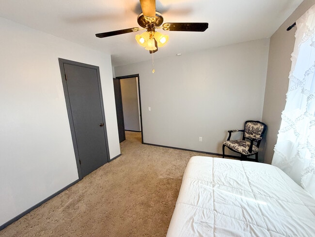 Building Photo - 1518 Cinderella Ave