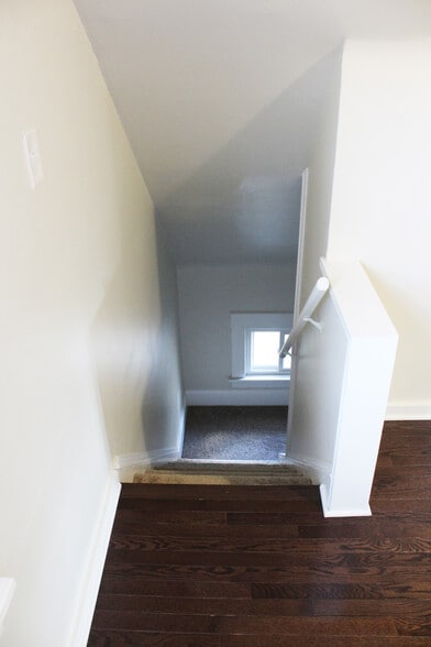 Back Stairs - 17606 Franklin Ave