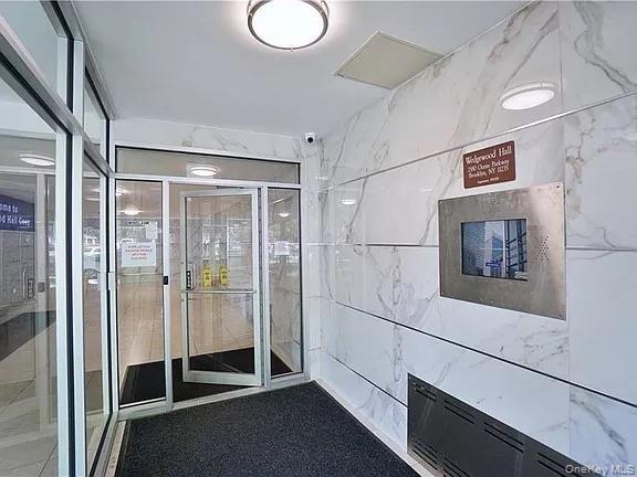 Building Photo - 2580 Ocean Pkwy