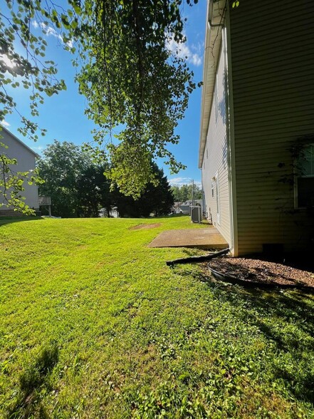Building Photo - 711 Panther Creek Ct