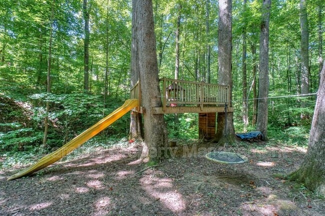 Building Photo - 181 Streamside Pl