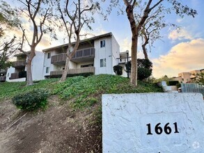 Building Photo - Central, Spacious 2-Bed Condo with Great A...