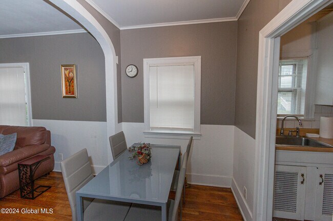 Building Photo - 461 N Main St