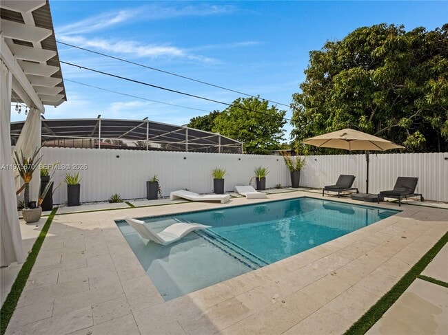 Building Photo - 920 NE 159th St