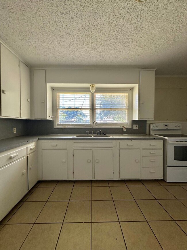 Building Photo - COMING SEPTEMBER 2026 | Cute 3-Bedroom Home in College Hills!