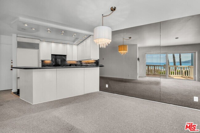 Building Photo - 620 The Village