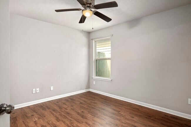 Building Photo - 2131 Naples Wy
