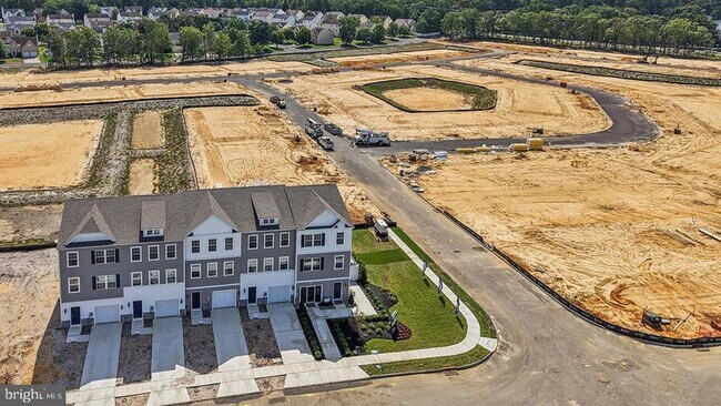 Building Photo - 122 Essex Dr