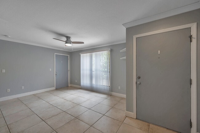 Building Photo - 455 Alt 19