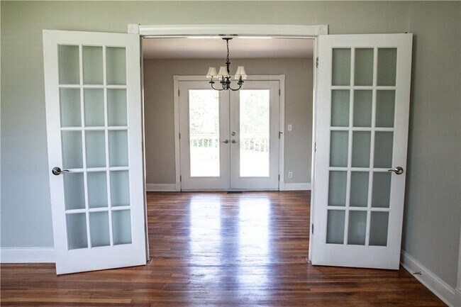 Building Photo - 2310 Poplar Springs Dr NE