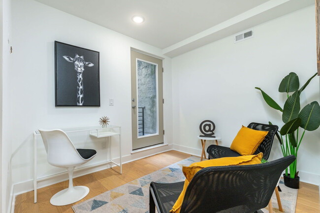 Building Photo - 609 S Orianna St