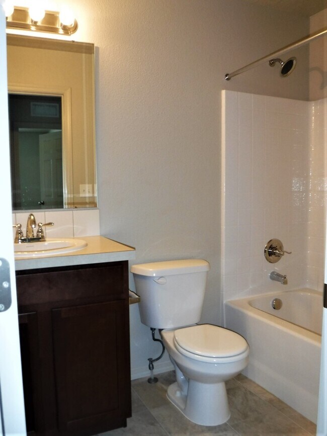 Building Photo - Beautiful new 3 bed 2 bath home in a quiet Star neighborhood.