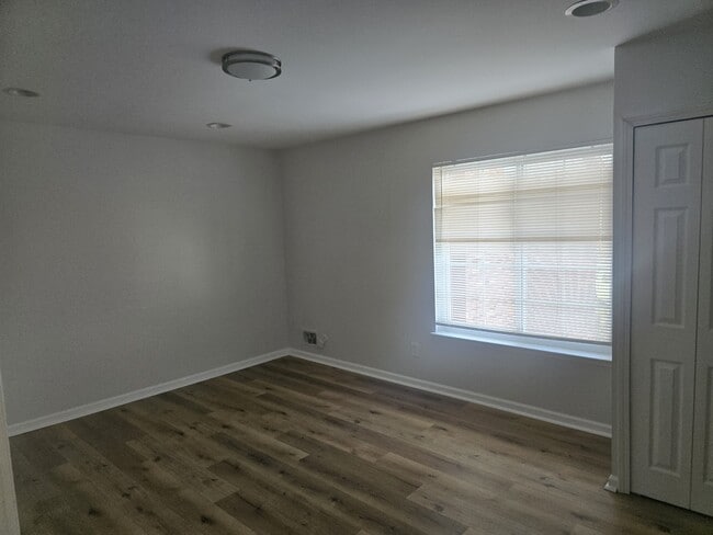 Building Photo - 30268 Southfield Rd