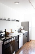 Building Photo - Chapman