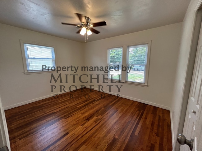 Building Photo - Welcome to 4103 S. Lipscomb! Charming 4 be...