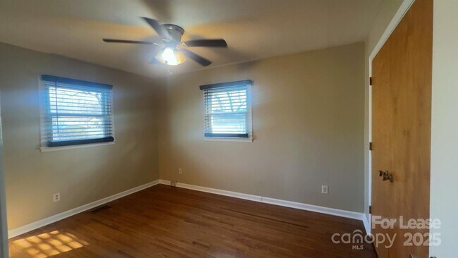 Building Photo - 715 Tom Hunter Rd