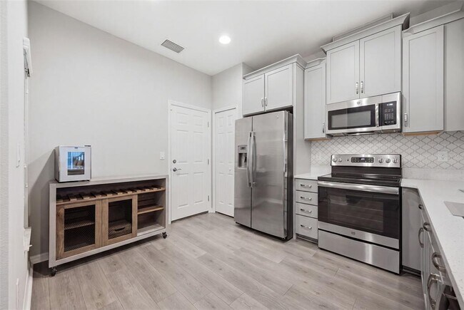Building Photo - 30138 Southwell Ln