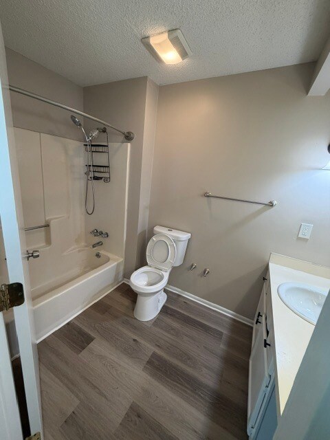 Building Photo - 8640 Roanoke Dr