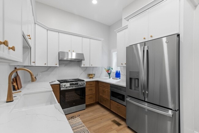 Building Photo - Furnished Luxury Home for Rent-Historic Deutschtown/Northside