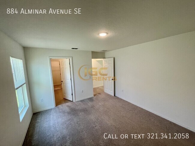 Building Photo - 884 Alminar Ave SE