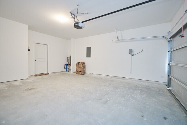 Building Photo - 16877 Short Pnes Dr