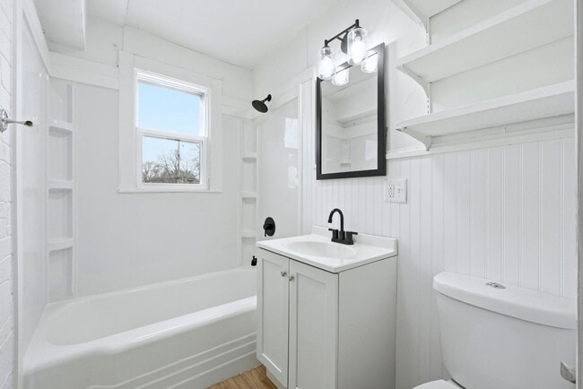 Building Photo - Spacious 4 Bedroom House with New Updates