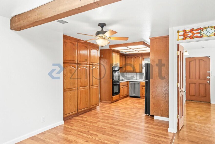 Building Photo - Unit