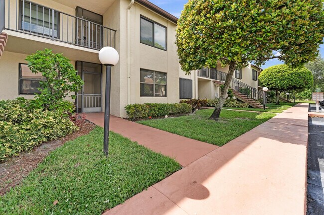 Building Photo - 7843 Willow Spring Dr