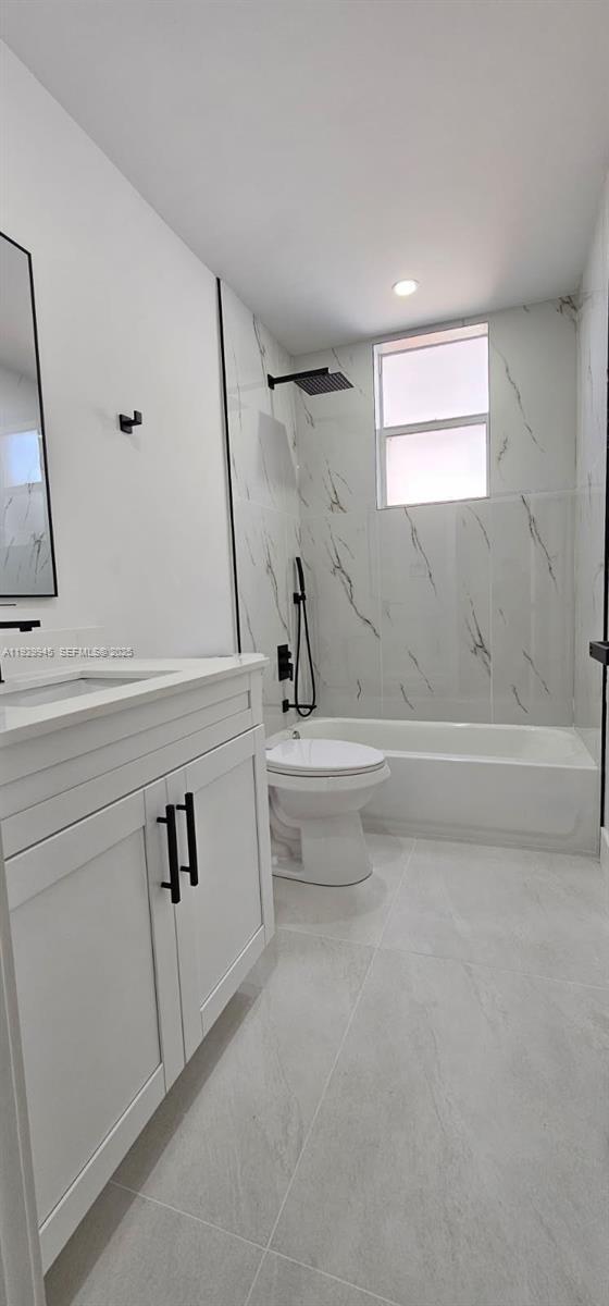 Building Photo - 2425 SW 6th St