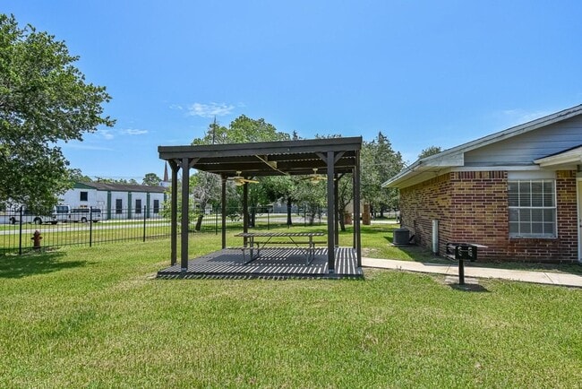 Building Photo - 1800 Avenue H