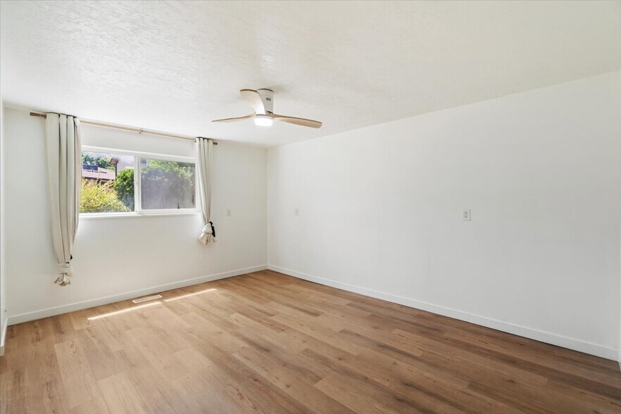 Building Photo - 263 W Garden Park Dr
