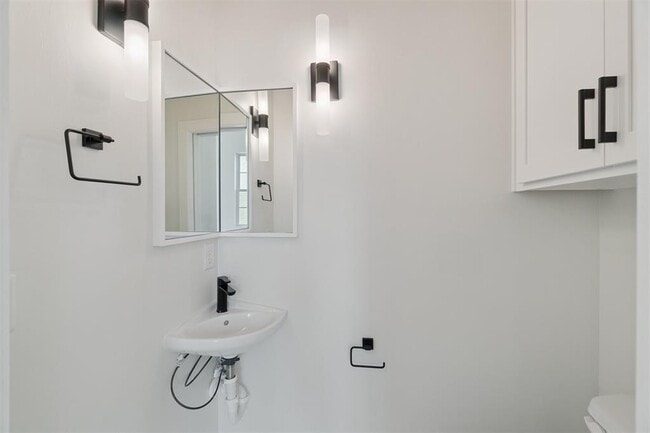 Building Photo - 18829 Selah Wy