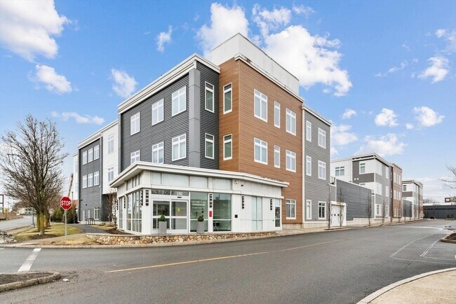 Building Photo - 60 Cross St E