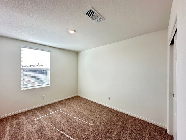 Building Photo - Saguaro North