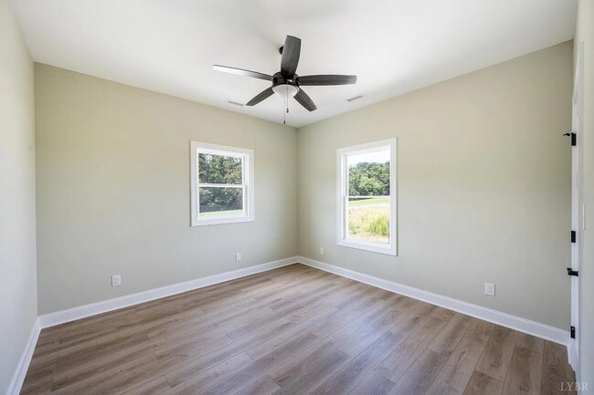 Building Photo - Gorgeous new construction in Gladys!
