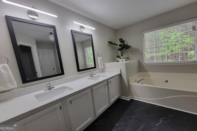 Building Photo - 3110 Crest Ridge Cir SW