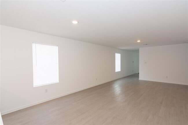 Building Photo - 153 Star Packer Ln