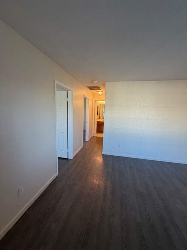 Building Photo - 7585 Twin Oaks Ave