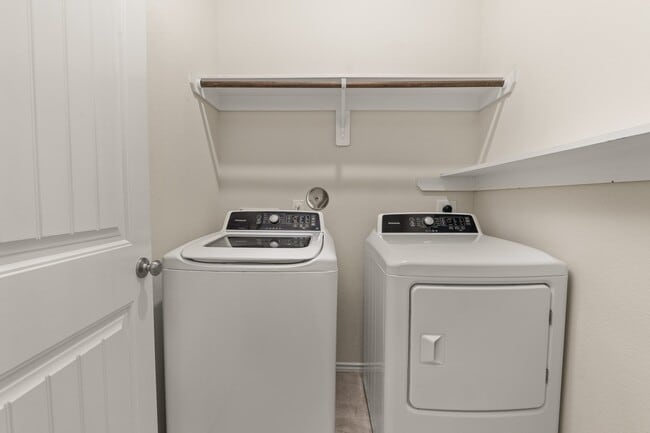 Building Photo - 3715 White Gardenia Ln