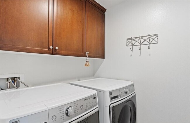 Building Photo - 71 Brownstone Way
