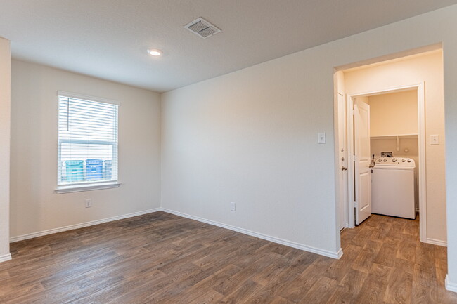 Building Photo - 13111 Winemaker Dr