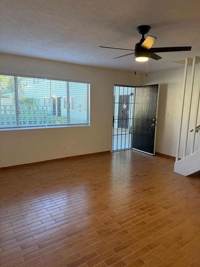 Building Photo - Spacious 3 bed / 1.5 bath townhome - La Mesa