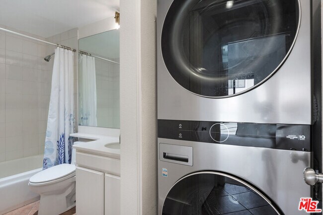 Building Photo - 2920 Neilson Wy