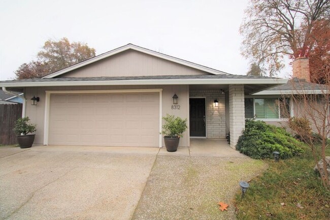 Building Photo - 8312 Camelback Ct