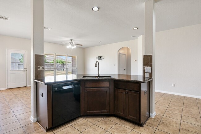 Building Photo - 119 Country Crossing Cir